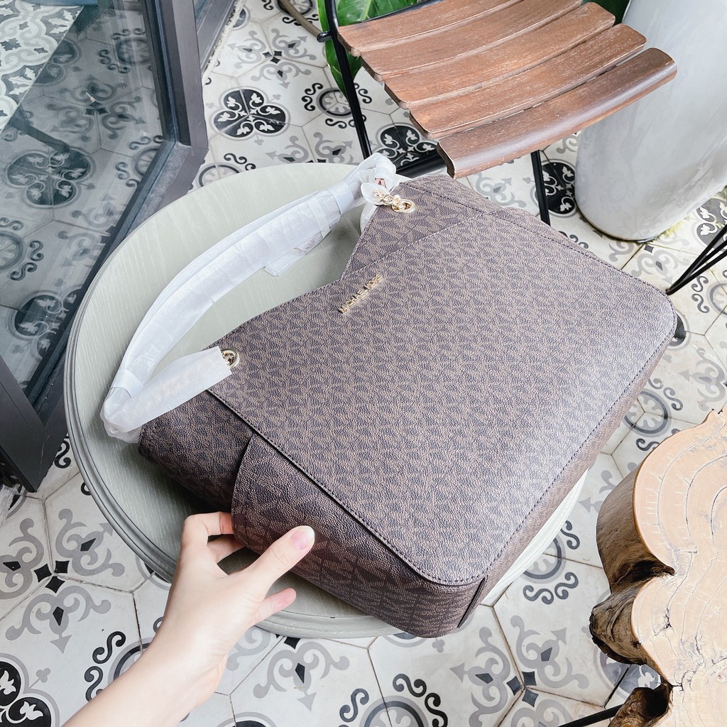 Túi Michael Kors - MK Jet Set dập logo - màu nâu -