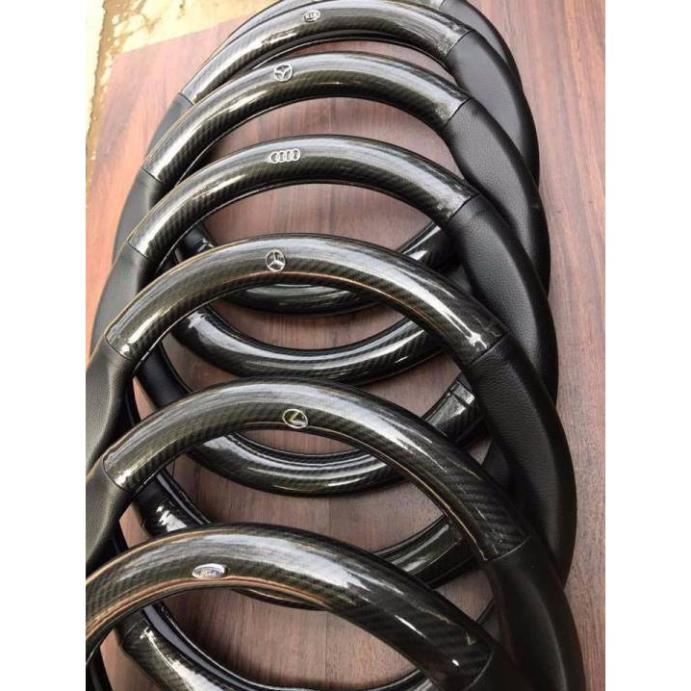 Bọc vô lăng xe hơi da vân cacbon gắn logo hãng KIA | BigBuy360 - bigbuy360.vn