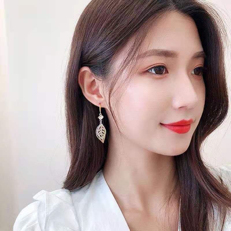 Đôi Bông Tai Chiếc Lá Đính Đá Thời Trang Cho Nữ