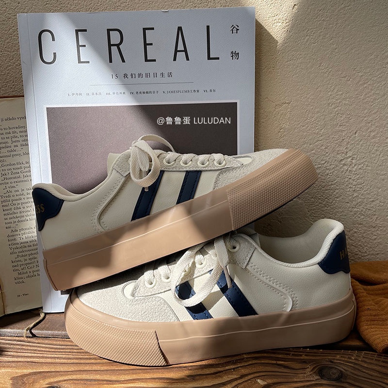 Giày Thể Thao Nữ Màu Trắng Đế Dày Phong Cách Mới