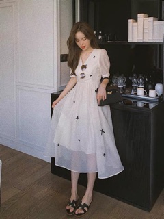 ĐẦM ĐÍNH NƠ CỔ V