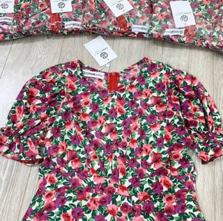 Váy hoa viền bèo