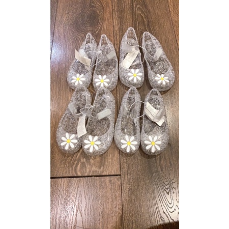 nhựa thơm oldnavy hoa cúc sz-8-9us(-15-16cm)