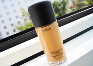 KEM NỀN MAC STUDIO FIX FLUID FOUNDATION SPF 15 