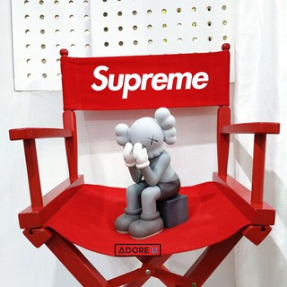 Tượng Kaws companion Passing Through