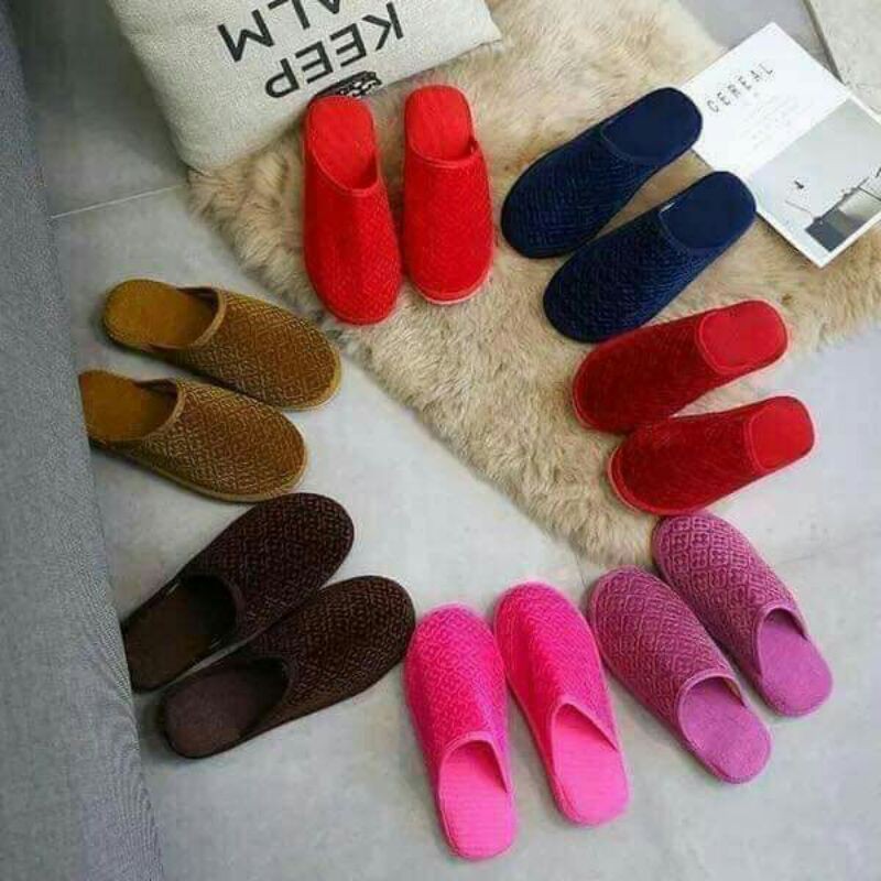 dép mang trong nhà