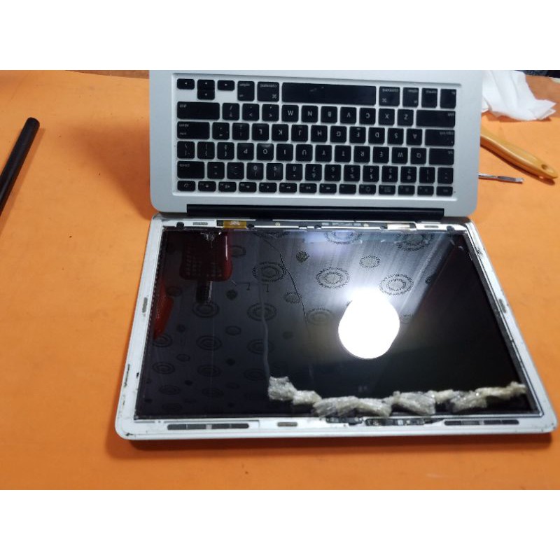 phim phân cực macbook air tặng dao,khăn lau,hướng dẫn dán
