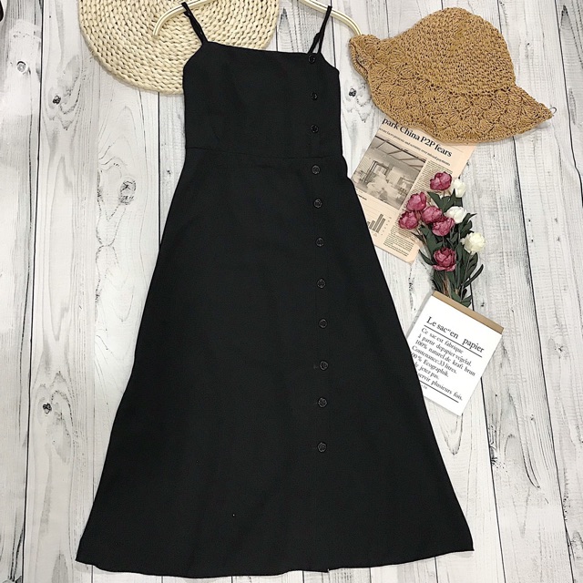 Đầm BamBi dress hai dây màu đen from suông basic vải lụa mịn điểm nhấn hàng nút có chun co giãn và váy có điều chỉnh | BigBuy360 - bigbuy360.vn