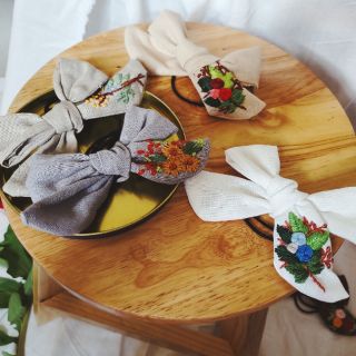 Cột tóc nơ thêu tay
