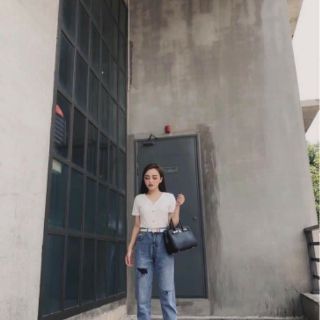 Áo tăm gân cổ tim cúc gỗ