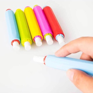 Kẹp phấn viết bảng nhiều màu dễ sử dụng