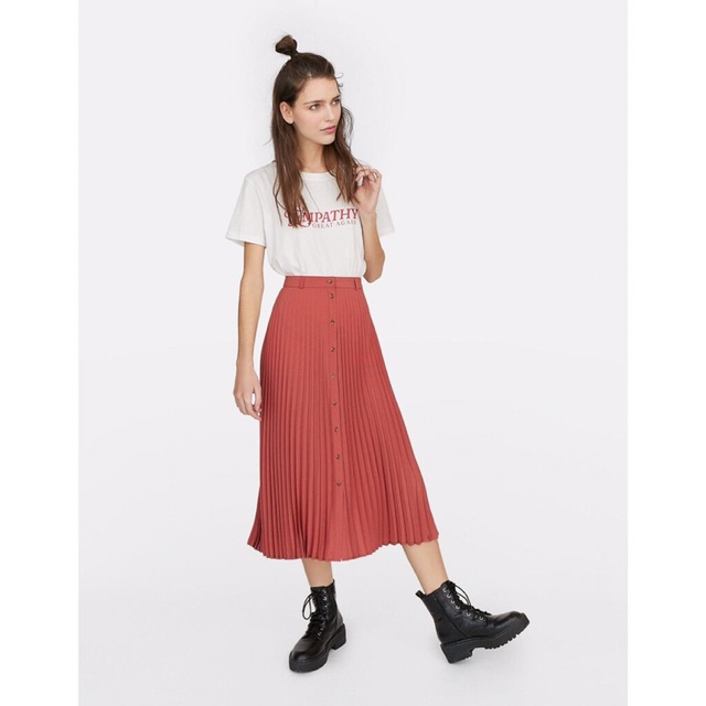 Chân váy xếp ly Stradivarius hồng đất Xs | BigBuy360 - bigbuy360.vn
