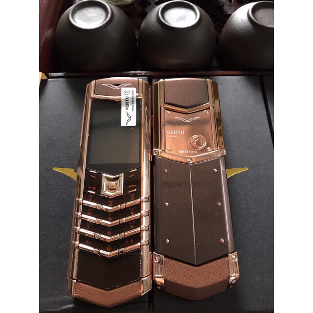 VERTU K8+ ĐÁ THỜI TRANG VÀ SANG TRỌNG