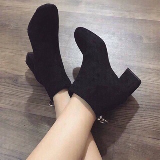 Bốt da lộn cổ ngắn