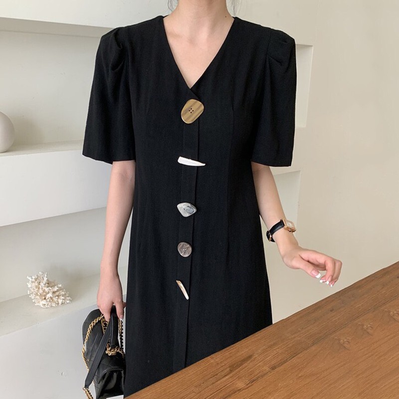 Đầm chic dáng suông dài cổ V phối cúc lạ mắt hai màu mơ đen Hàn Quốc