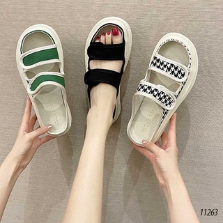 Giày sục, Giày đế bằng kiểu dáng sục dây- sục dán thời trang