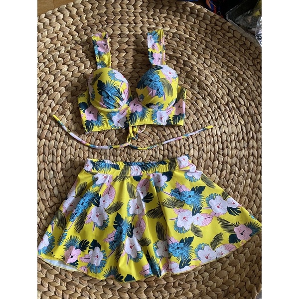váy xoè kèm áo gọng