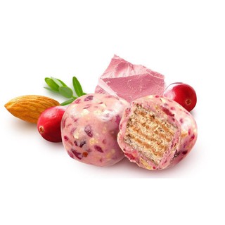 Kitkat Ruby chocolate và Kitkat chocolate hạnh nhân