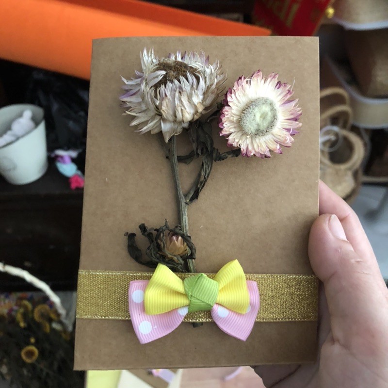 Thiệp handmade giấy Kraft hoa bất tử khô tự nhiên