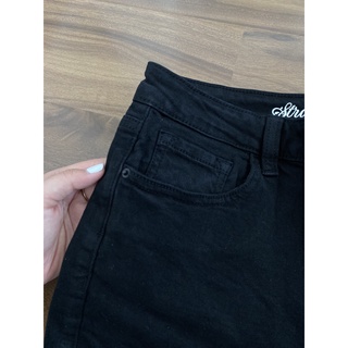 Jeans loe ngắn tua lai
