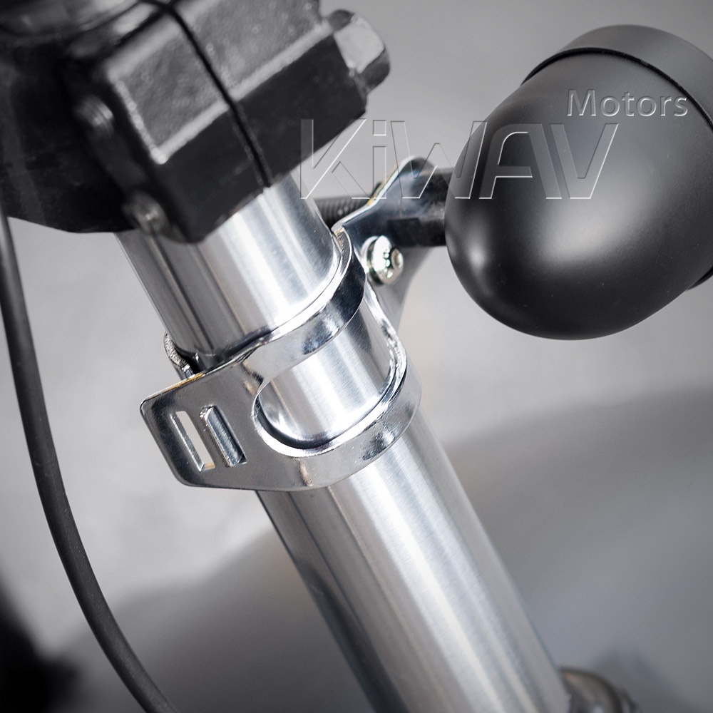 Tai bắt xi nhan vào phuộc trước xe classic