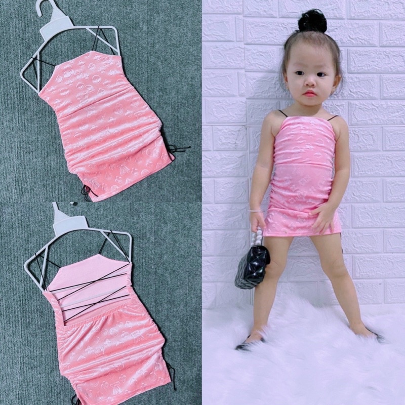 Đầm Body Nhung Dập Chữ Hồng Ngọt Ngào Hở Lưng Bé Gái