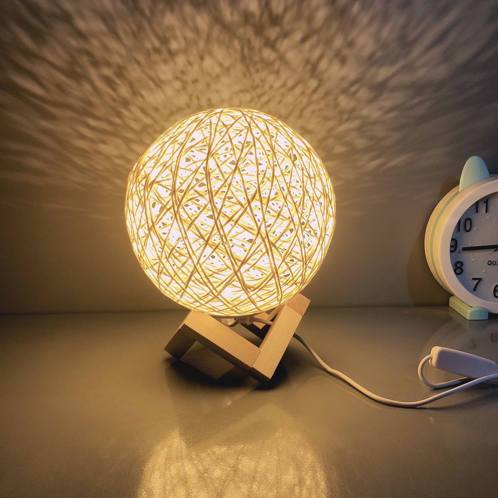 Đèn ngủ để bàn cầu mây OMIE đèn ngủ mặt trăng đế gỗ điều chỉnh sáng tối decor phòng ngủ đẹp