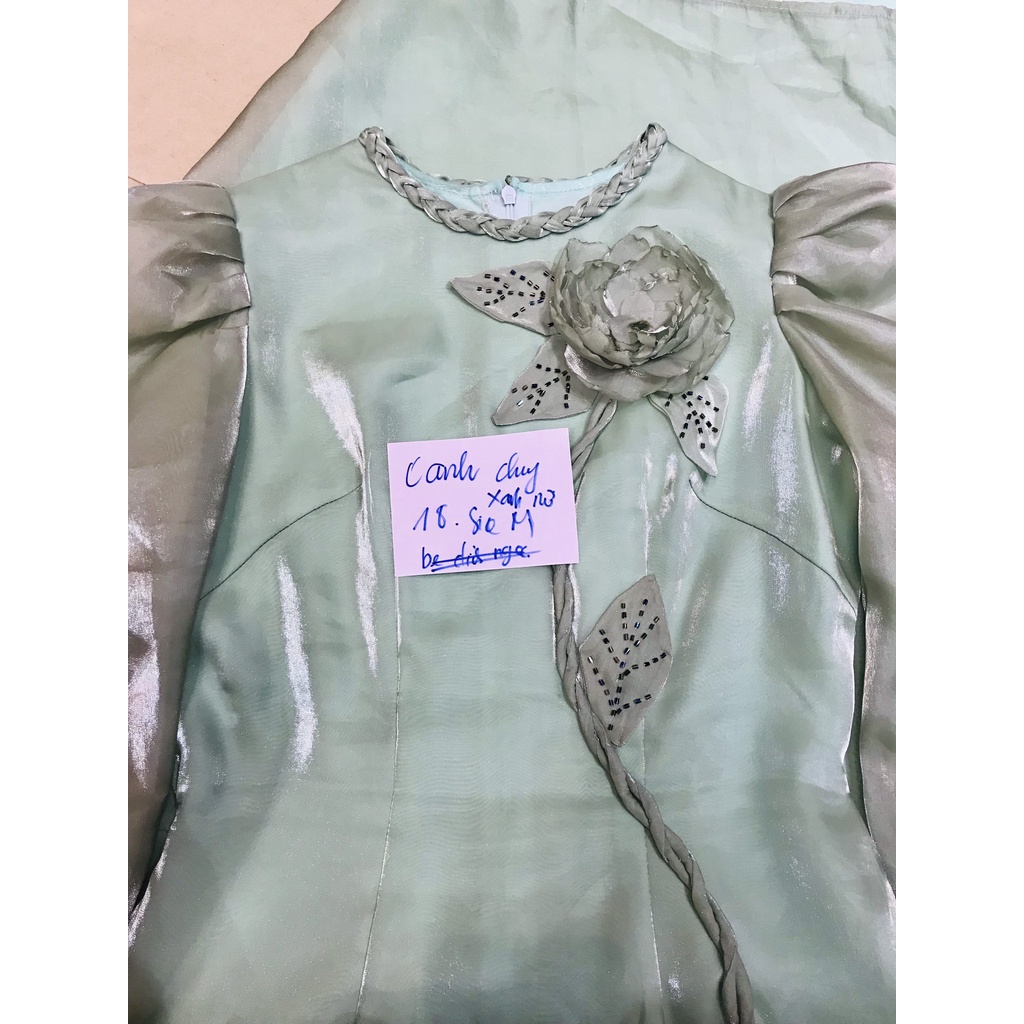 Áo dài tơ xanh hoa leo