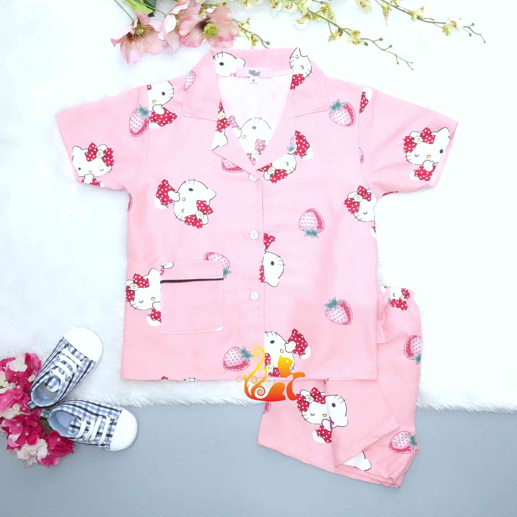 Bộ Đồ Mặc Nhà &quot;Kít ti Dâu&quot; Quần Đùi Pijama Kate Thái - Cho Bé 16 - 42kg.