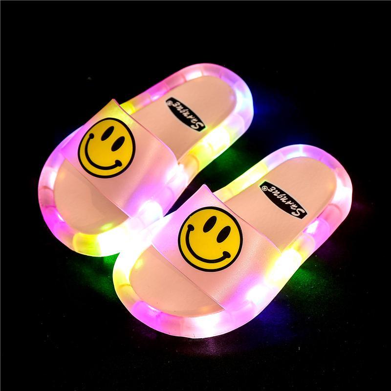 Dép quai ngang đế gắn đèn LED độc đáo cho bé