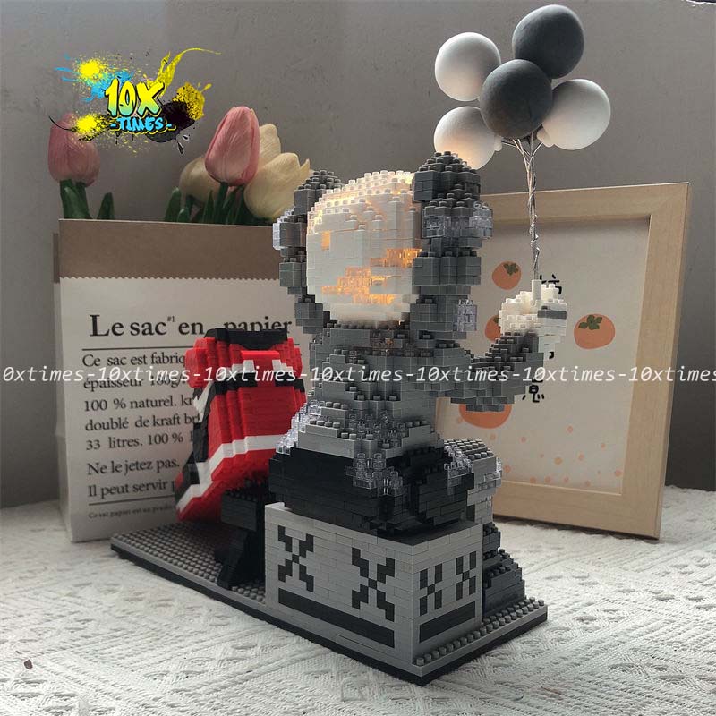 Mô hình lắp ráp ống bút Kwas và giày sneaker có đèn tặng trẻ em bạn trai , decor bàn học 10xtimes