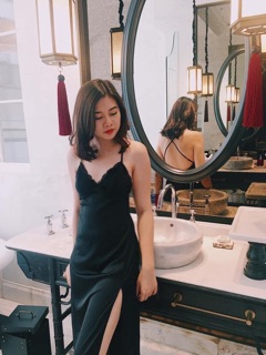 Váy emwear hở lưng xẻ tà