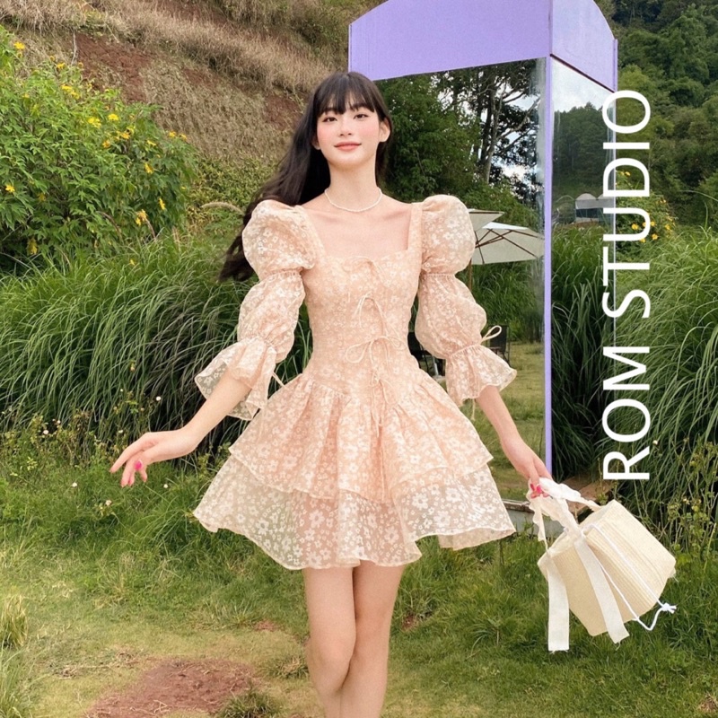 Đầm tầng xoè tay bồng cổ vuông thắt nơ voan hoa Cali cala dress