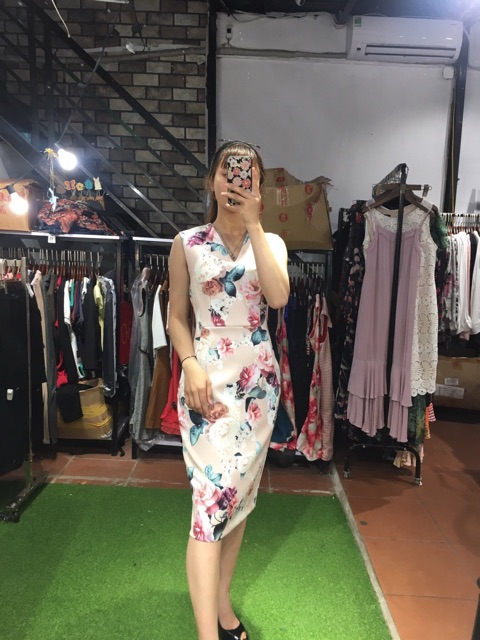 Váy ck cổ tim