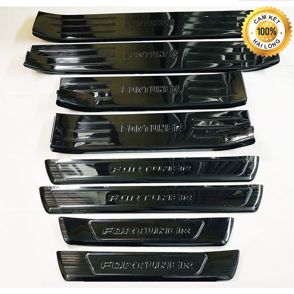 Ốp Bậc Cửa, Nẹp bước chân Trong Ngoài Xe Fortuner 2017- 2021, chất liệu Titan