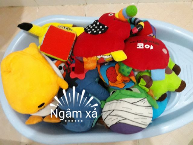 Cặp Doreamon cầm bông hoa  mới 99%, sạch, thơm😘
