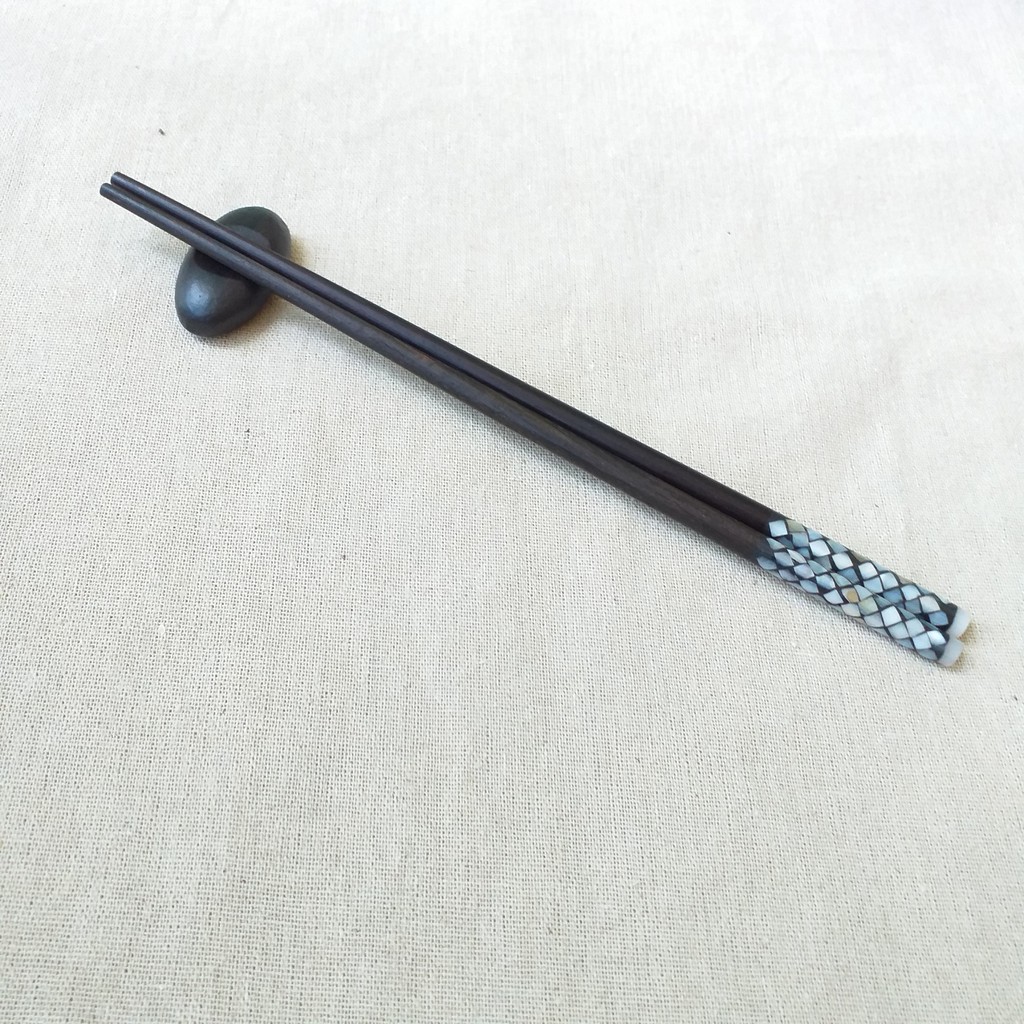 Đũa gỗ Mun tròn 24cm - Thân trám xà cừ  - Đũa gỗ tự nhiên cao cấp