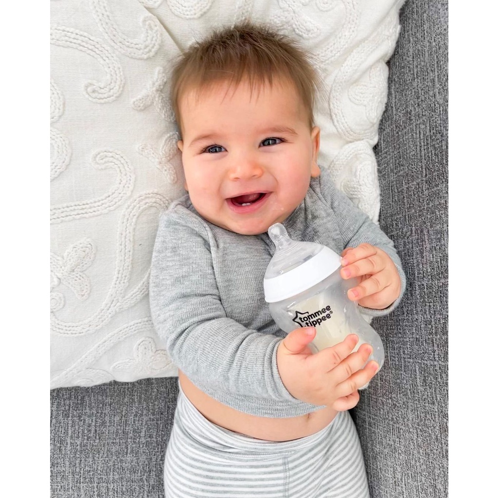 COMBO Bình sữa thủy tinh ty siêu mềm tự nhiên &amp; Ty ngậm silicon siêu nhẹ cho bé Tommee Tippee Ultra Light 0-6 tháng