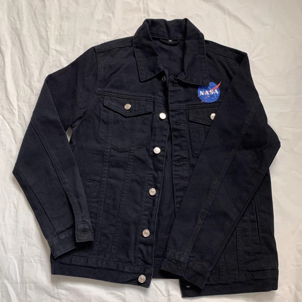 Áo khoác jean màu đen Unisex nam nữ form rộng hình thật Nasa in chữ vàng mới ra 40-75kg Chiwawa shop