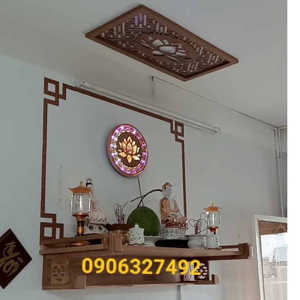 Mẫu bàn thờ phật tại gia đẹp trang nghiêm 48x107 có đèn hào quang gắn hoa sen