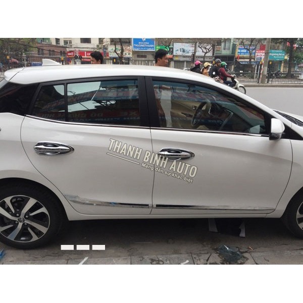 Nẹp chân kính Yaris 2019 inox sáng bóng