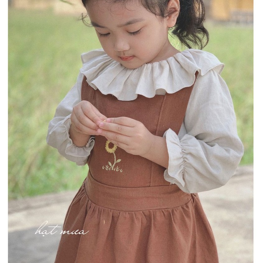(Hàng thiết kế) Set yếm linen Hướng Dương thêu tay xinh xắn cho bé gái (kèm áo)
