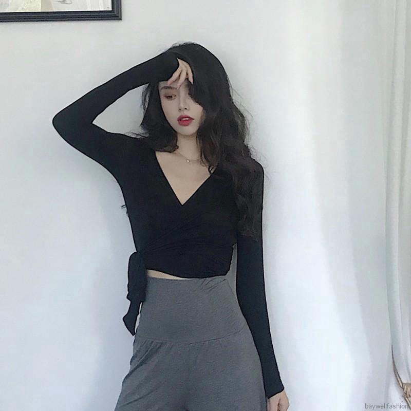 Áo croptop tay dài màu trơn thiết kế cổ chữ V nữ tính