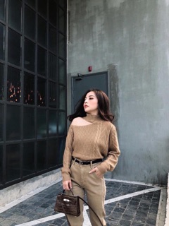 Áo len hở vai