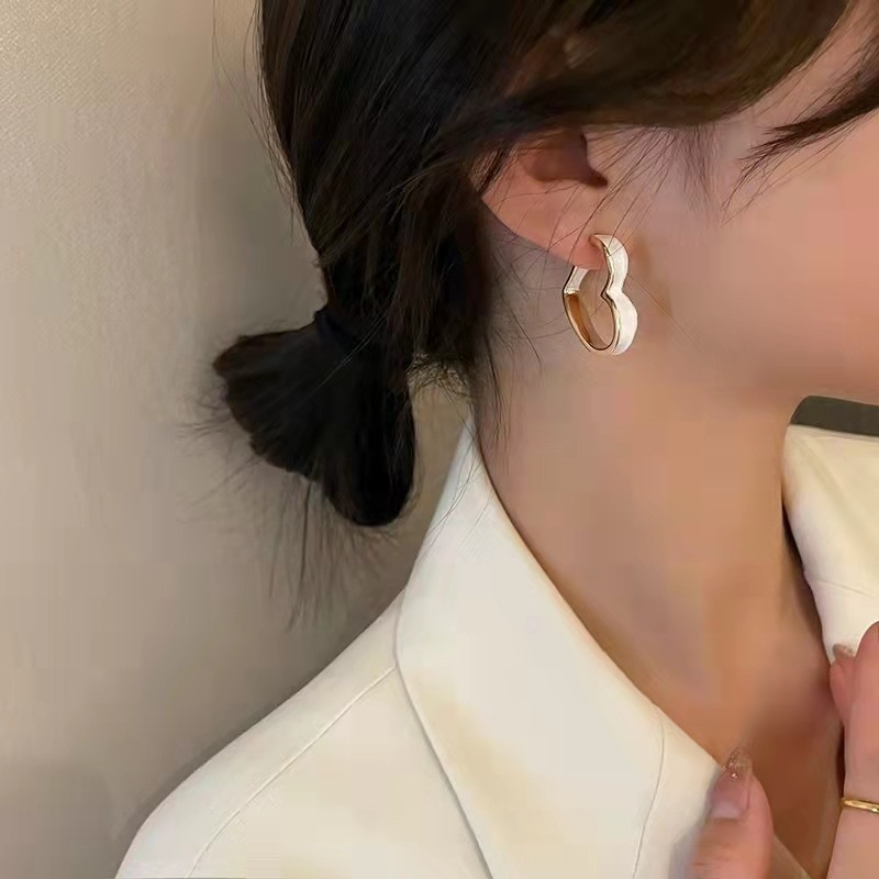 Đôi Bông Tai Hình Trái Tim Màu Trắng Thời Trang Cho Nữ