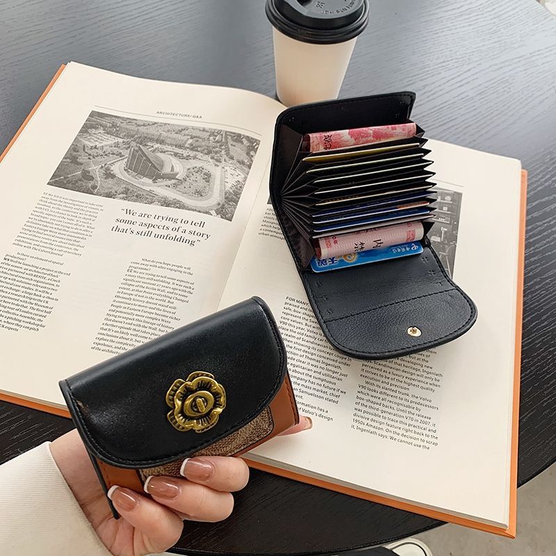 Ví Nữ Ngắn Đính Đinh Tán Thời Trang Retro