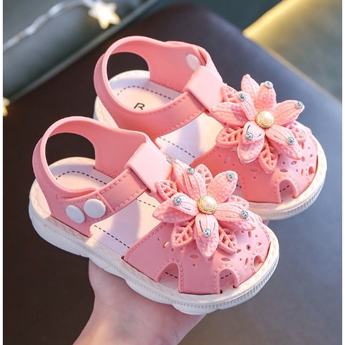 GIÀY SANDAL TẬP ĐI ĐẾ CAO SU CHỐNG TRƠN QUAI BẤM CÚC CHO BÉ