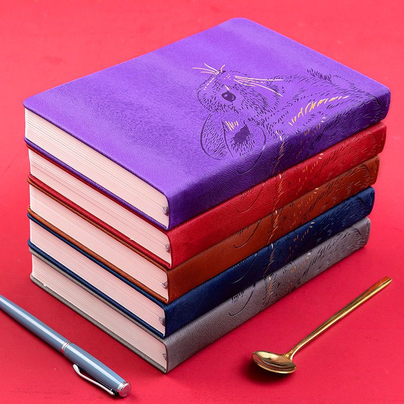 Sổ Ghi Chú 400 Trang A5 Năm 2023 Kèm Bút Và Lịch Xoay 365 Ngày Để Bàn