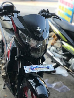 Pas bảng tên satria