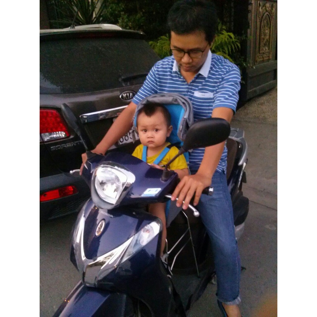 Ghế đi xe máy Beesmart cho hai bé